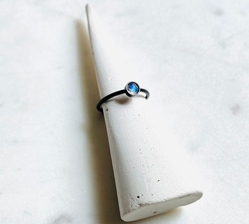 anillo-moonstone-labradorita-regalo-black-ring-anillo-negro-para-mujer